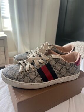 Gucci Beige GG Supreme Canvas Kids Sneakers with Red and Blue Web and Pink Heel